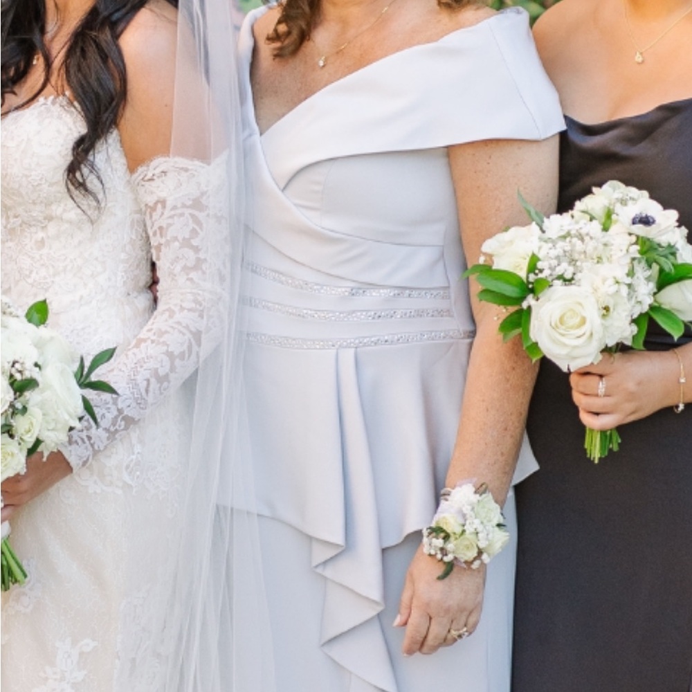 💕Montage by Mon Cheri ice gray mother of bride dress with matching shawl - Picture 5 of 16